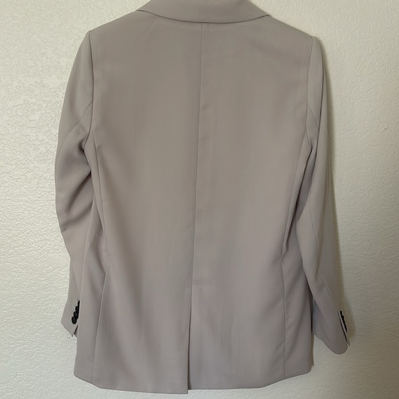 Very new H&M Blazer in size S - Picture 3 of 3